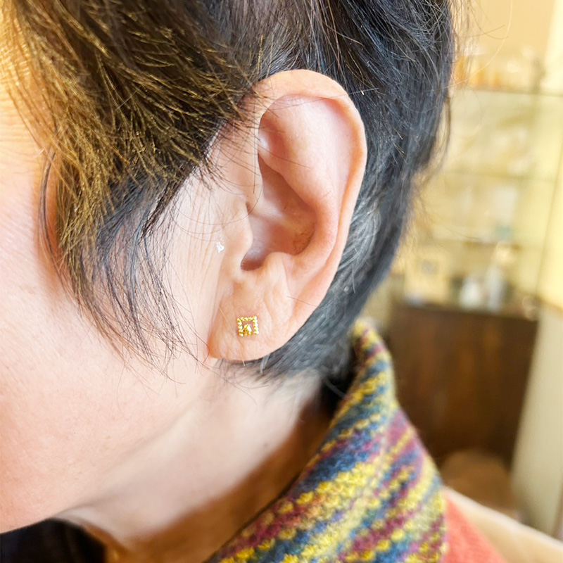 いくつになっても女性はうれしい耳つぼジュエリー